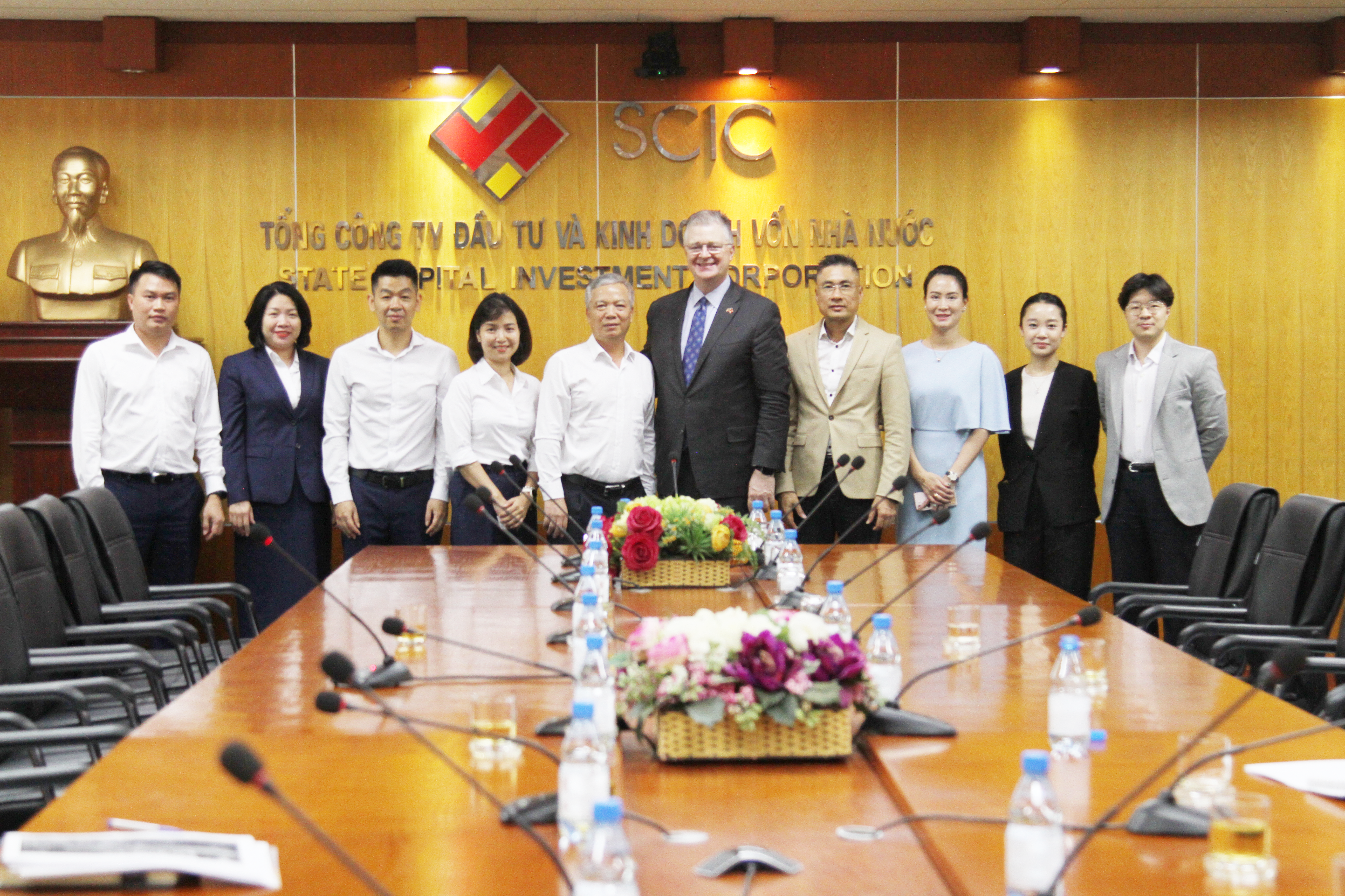 Tổng Giám đốc SCIC tiếp và làm việc với Tập đoàn tư vấn Hoa Kỳ The Asia Group