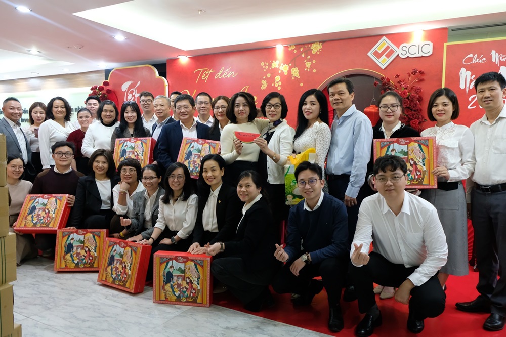 Công đoàn SCIC trao quà tết cho đoàn viên công đoàn, người lao động nhân dịp đón Tết Nguyên Đán 2025